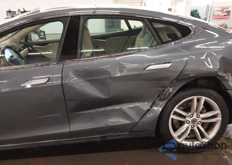 2013 Tesla Model S из США, поврежденный, VIN 5YJSA1DN6DFP03403